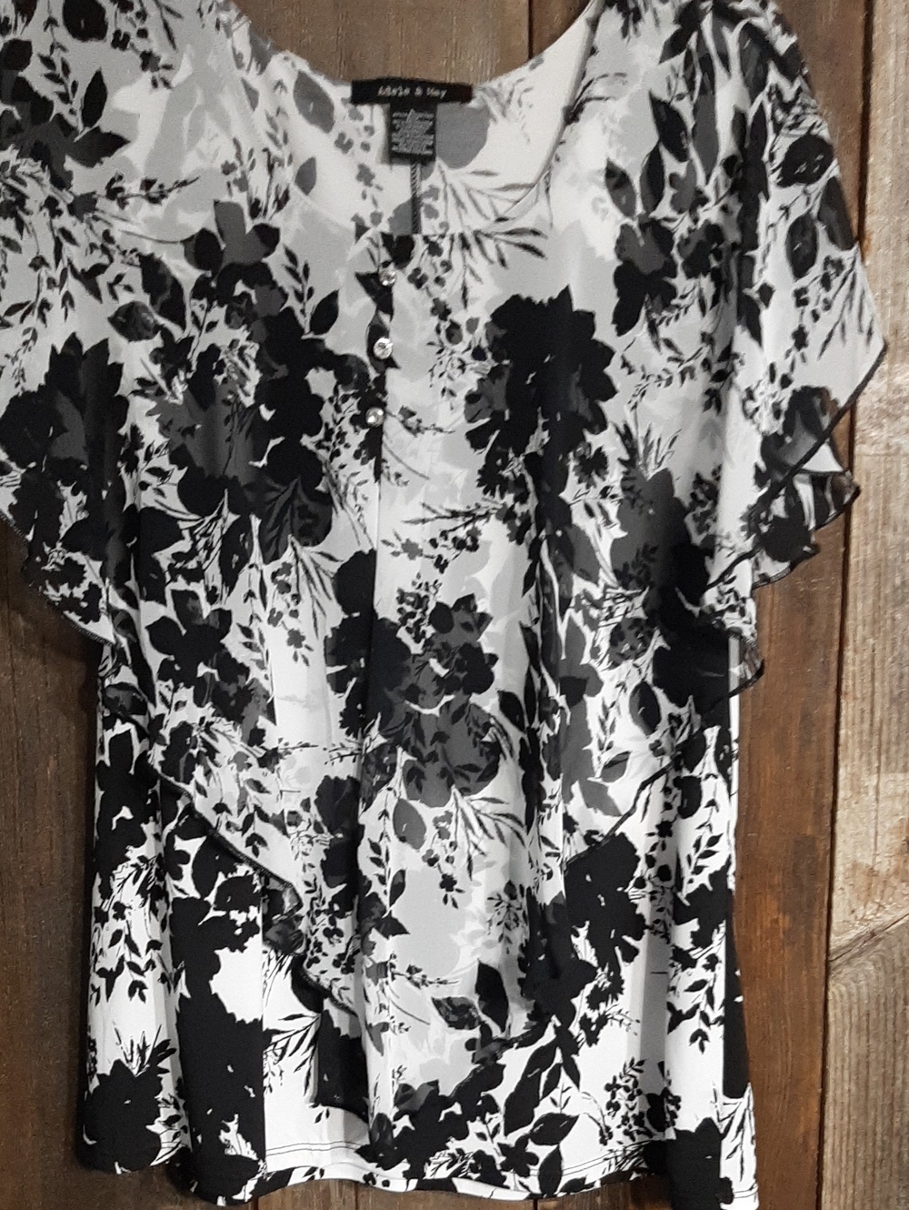 BLACK& WHITE FLORAL DRESS TOP